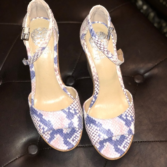 Vince Camuto wedges - Picture 3 of 3